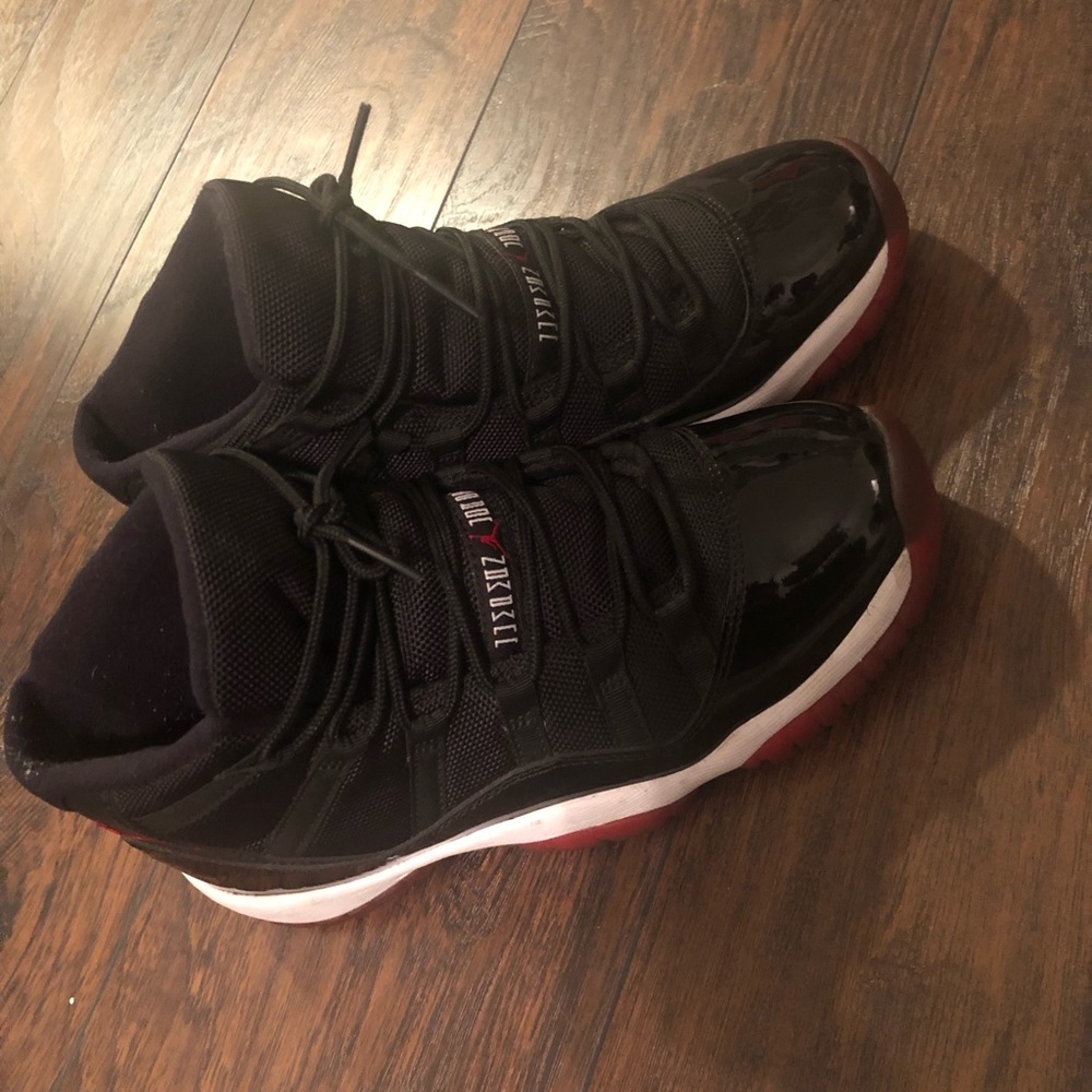 Jordan Bread 11s size 6.5y